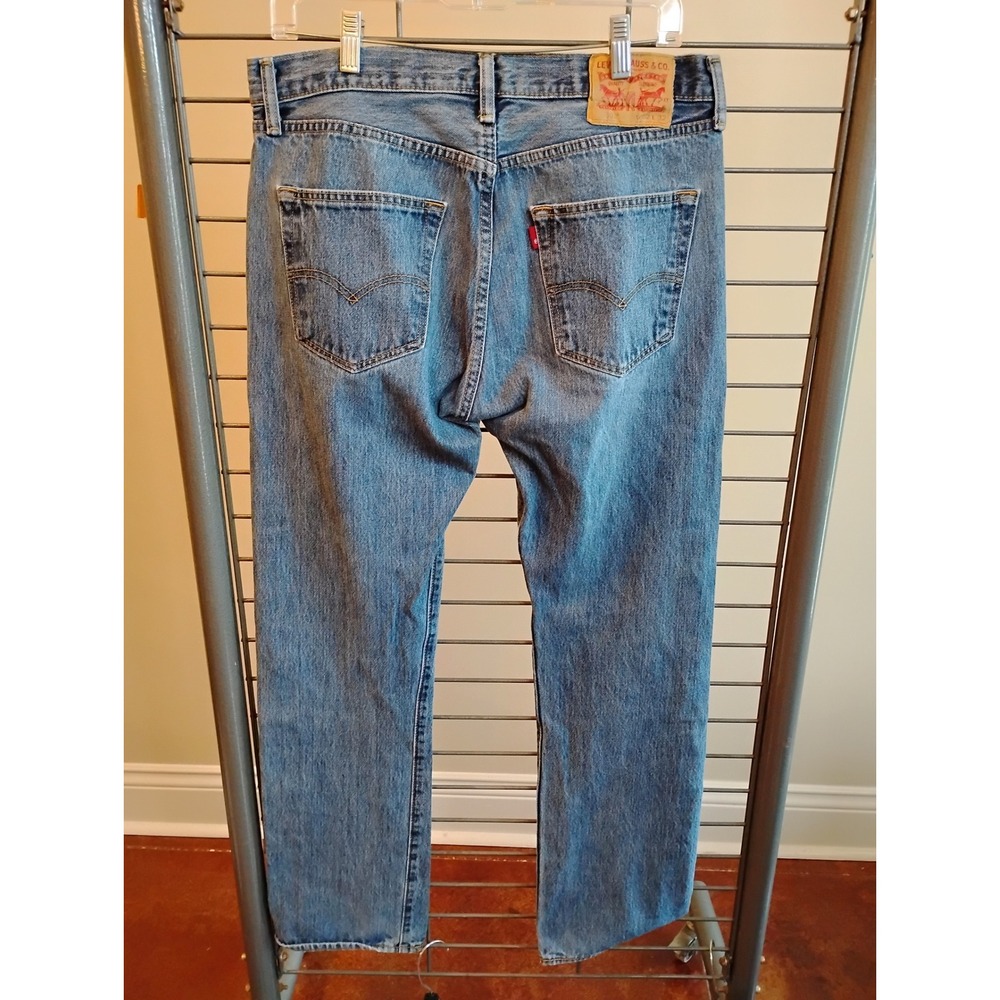 Levis 501 Original Fit Mens Jeans 32x32 Medium Wash Blue Straight Leg Button Fly - Picture 2 of 7